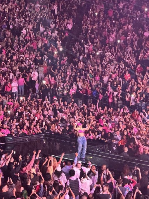 👑 The Unbreakable, Unmistakable Bond of Nicki + Barbz + Kenz: The Joy of Community!