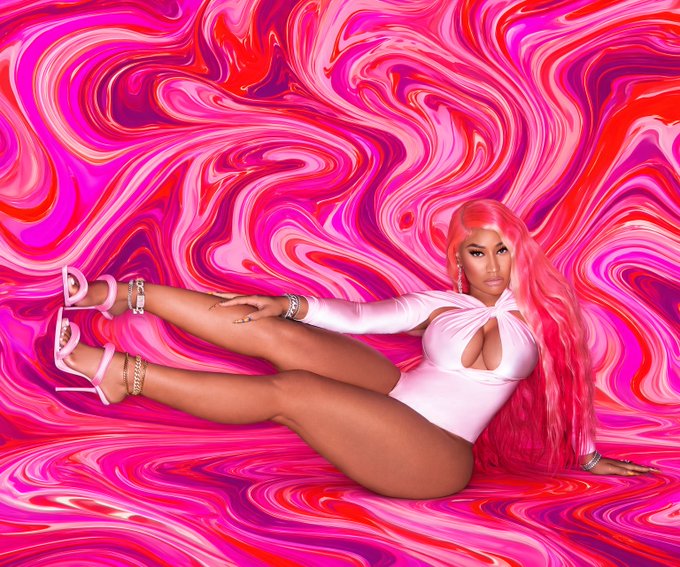 👑💗 BEAUTY & A BEAT: THE QUEEN CONTINUES TO REIGN 🌟🎶