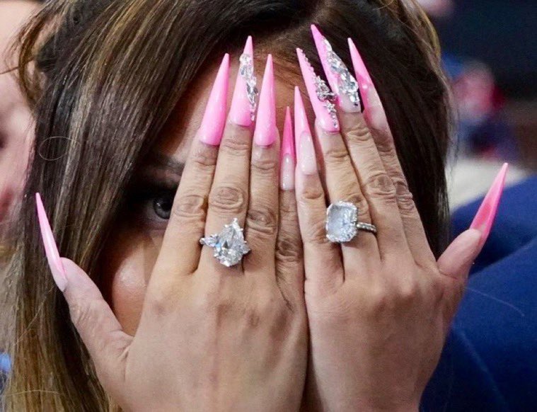 🎀💅 QUEEN’S RANSOM ON AIR FORCE ONE! NICKI MINAJ’S BUSINESSWOMAN ERA IS IN FULL BLOOM! 👑✈️💗